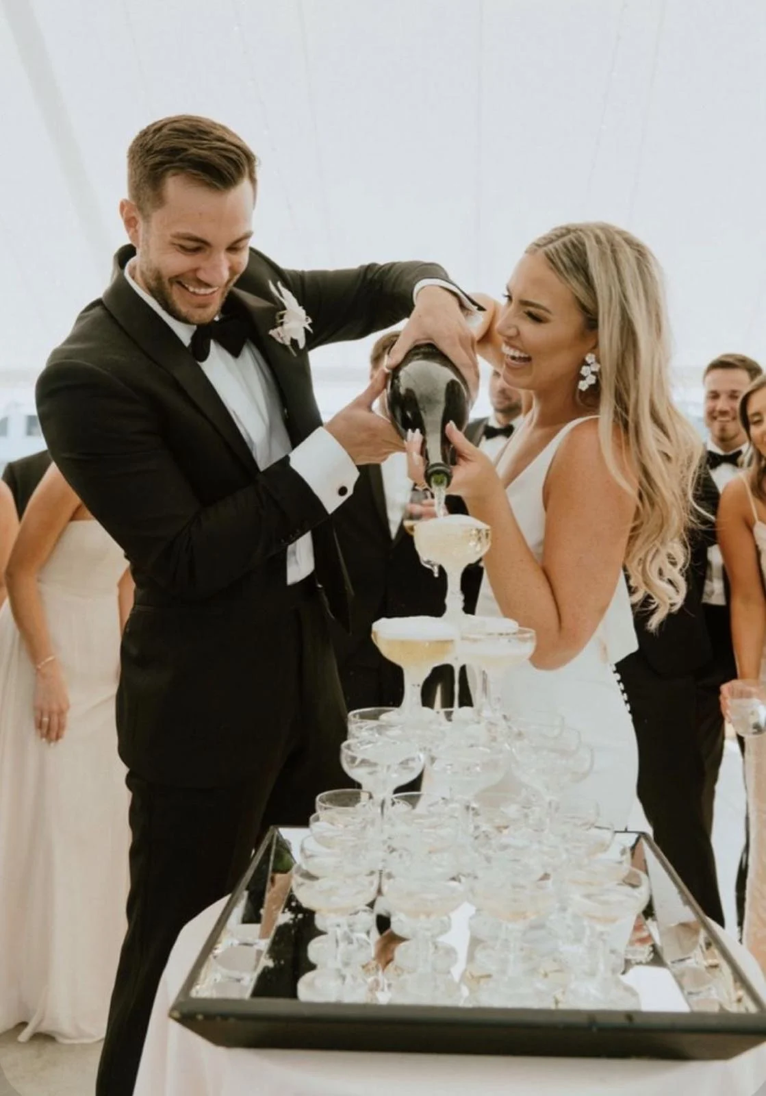 Wedding couple beside their cake — example for events in Hale