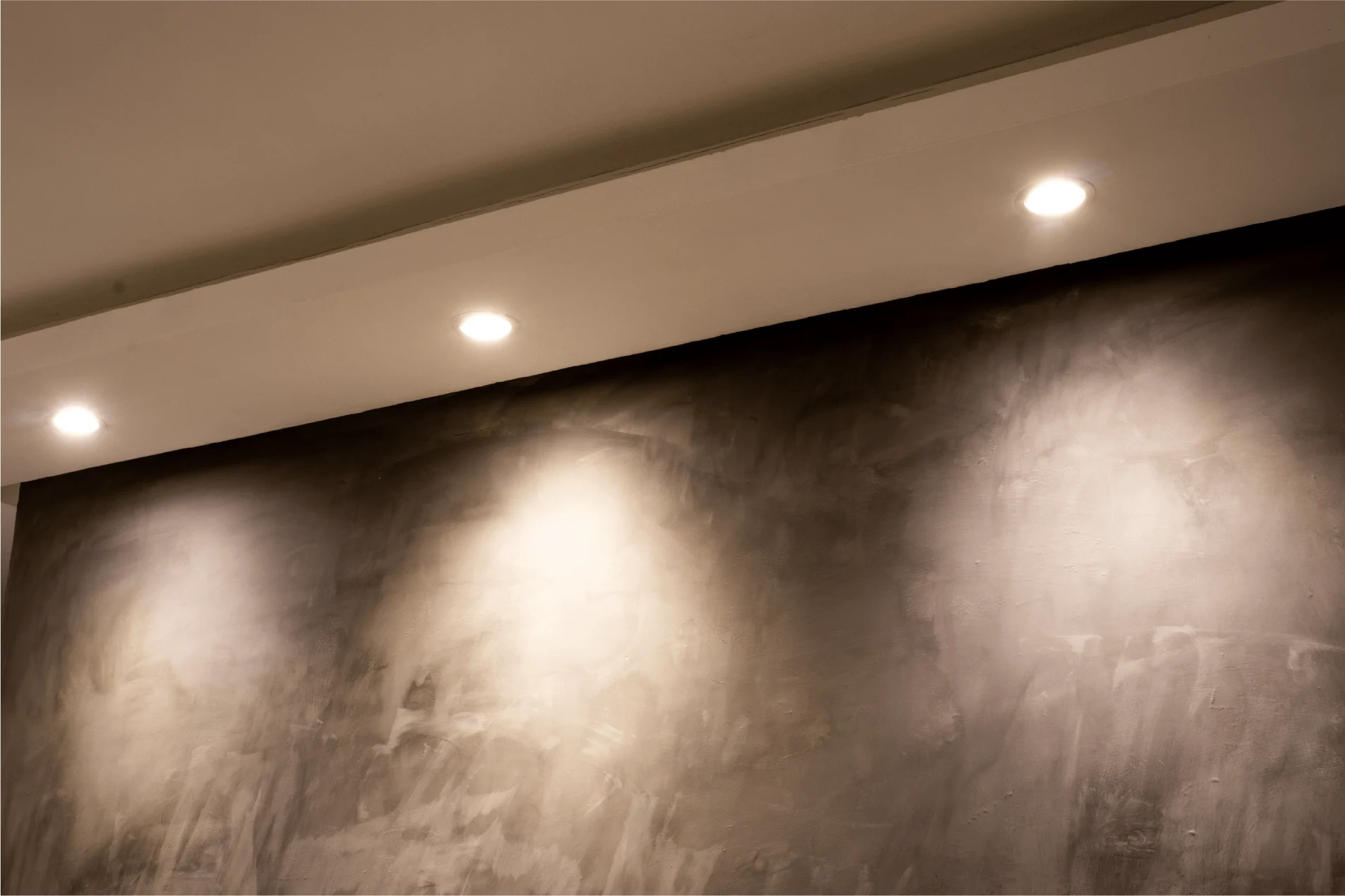 Recessed ceiling spotlights in a toilet unit